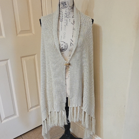 BB Dakota Cream Knit Fringe Sweater Vest - Picture 1 of 5